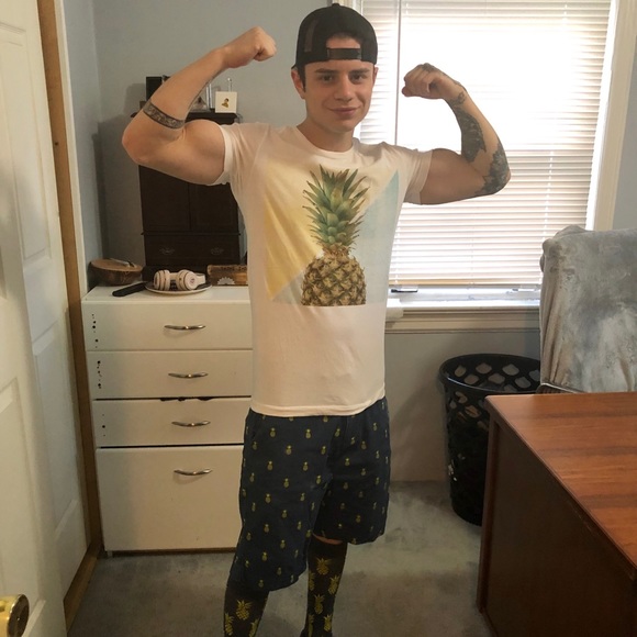 Meet your Posher, Joshua - Picture 2 of 5